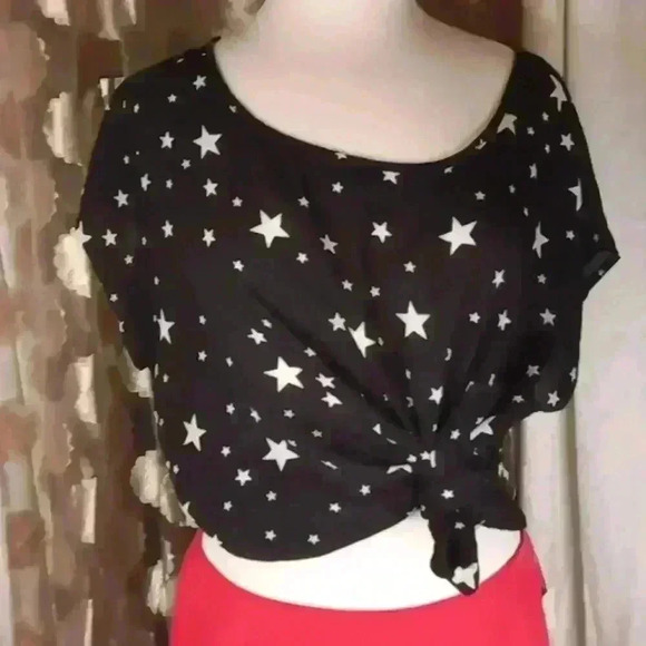 5/$25 stars sheer top ⭐ 4th of July ready 2 x but tie and it's a crop top - Picture 7 of 11